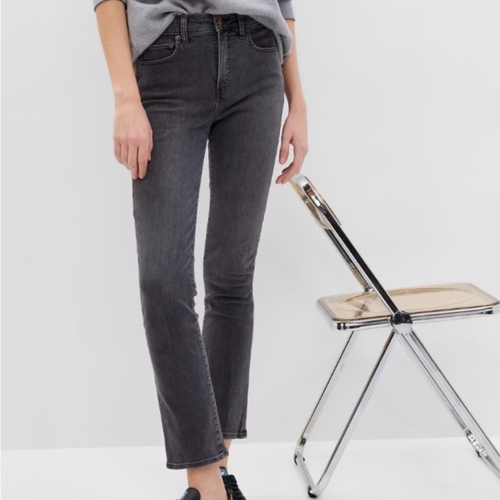 Gap Denim Classic Straight Leg Faded Black Women's Jeans with Stretch